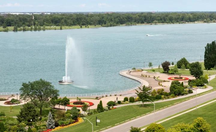 Surrounding area around Amica Riverside, showing the lake view and surrounding park. 