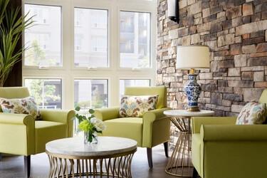 Hero_banner_mobile-Amica Dundas - Memory Care - Lounge - 1405067