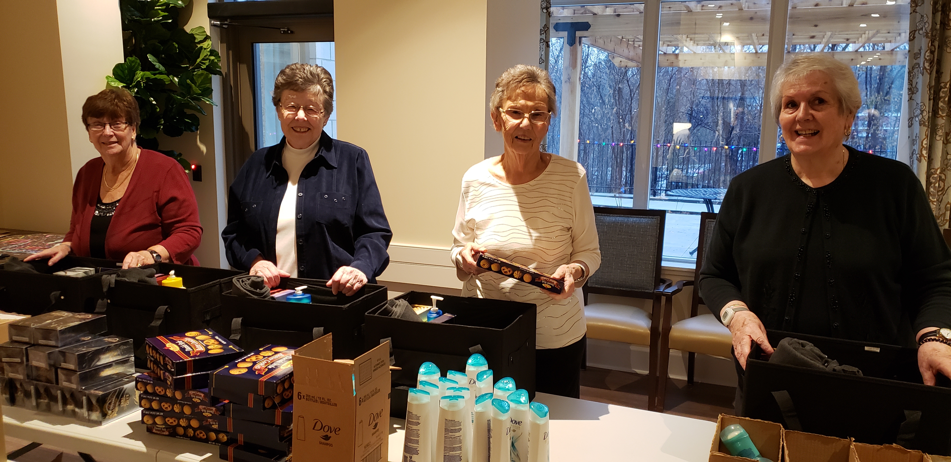 Amica Georgetown residents preparing holiday gift baskets for seniors in need